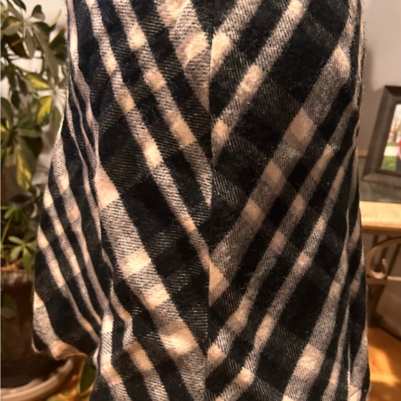 Guess plaid wool blend short skirt. Cute - Picture 8 of 14